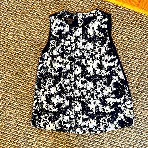 Covington navy blue and white pleated short sleeve blouse size small